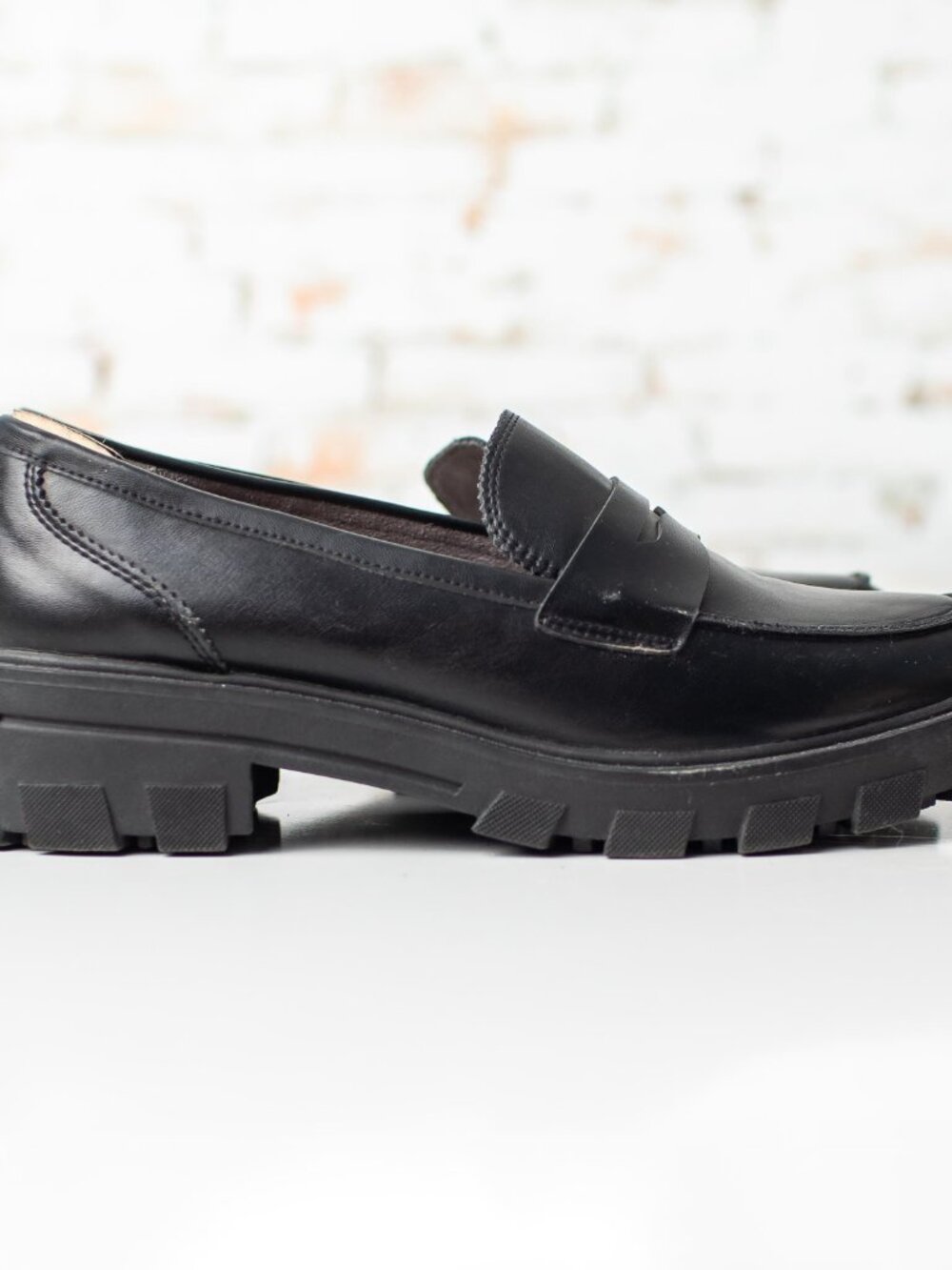 Crown Vintage Women's Size 8 Black Faux Leather Slip-On Penny Loafers - Picture 5 of 7